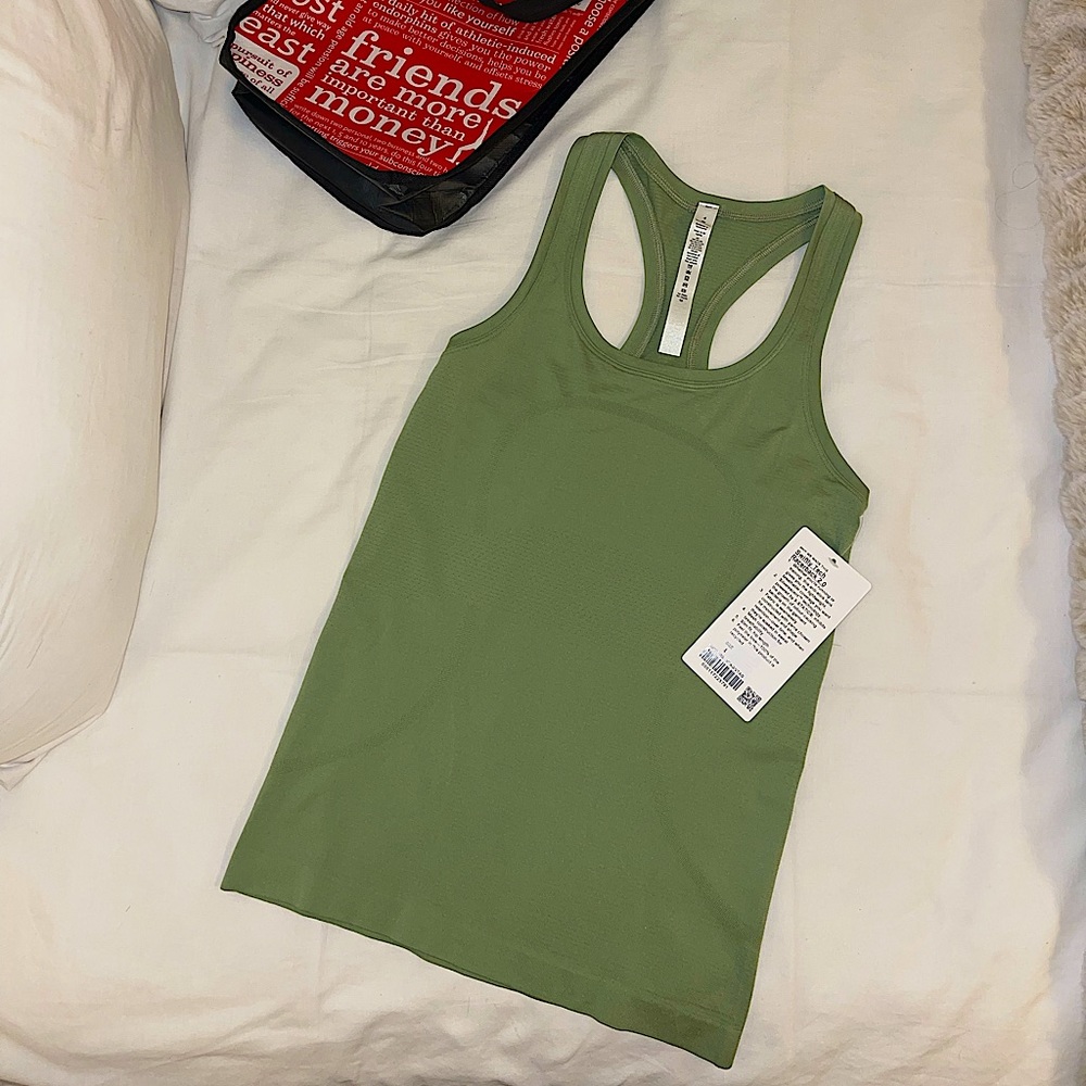 NWT Size 4 lululemon swiftly tech racer back 2.0 Green